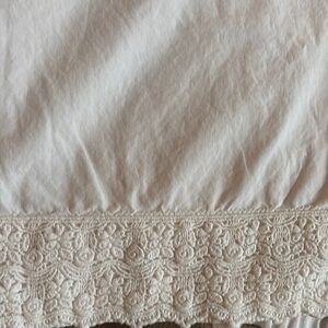 2 White Beautiful Trim Pillowcase